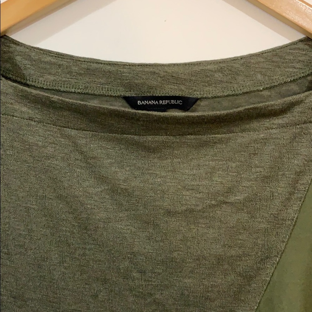 Banana Republic Ruffle Top - Picture 4 of 5